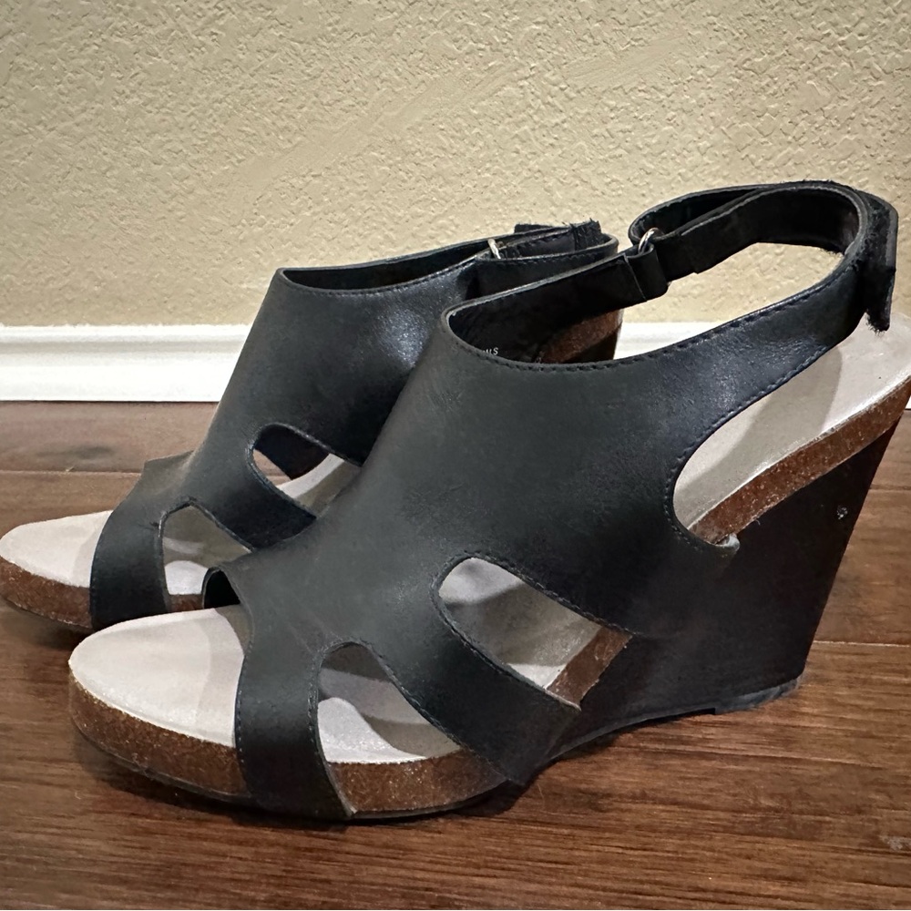 Women's Black Wedge Sandals